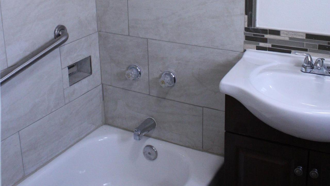 Budget Inn Ontario Zewnętrze zdjęcie